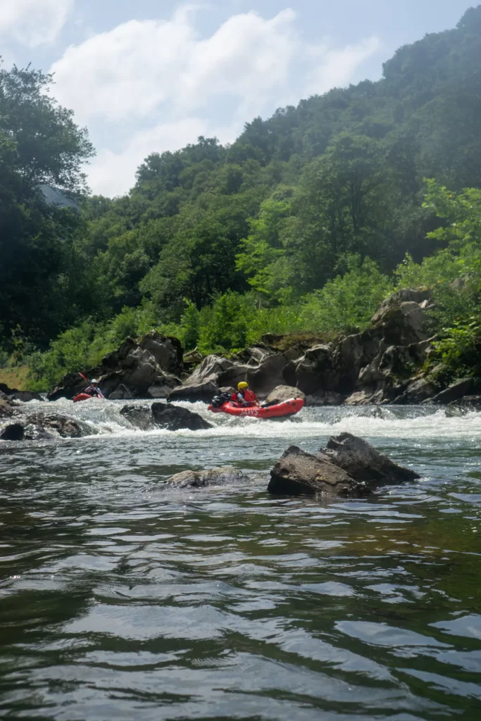 Expéditions packraft de 4 à 5 jours Descente de la Nive en packraft entre Ossès et Bidarray