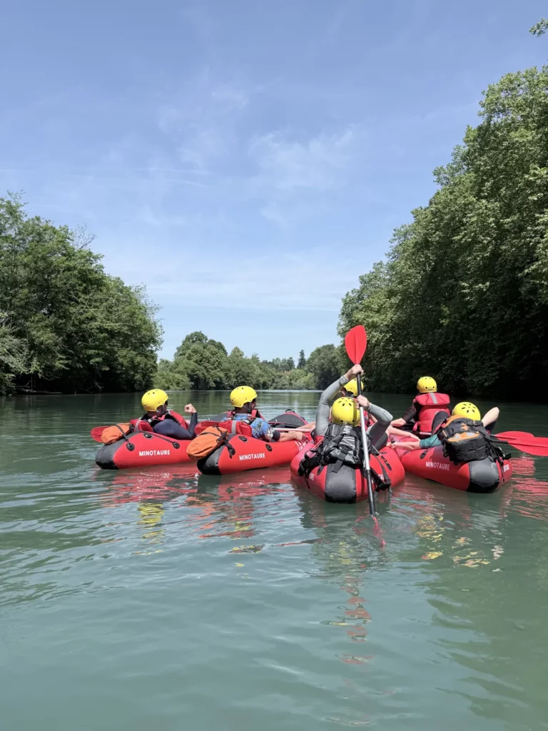 Groupe en packraft sur le gave d'Oloron, en Béarn