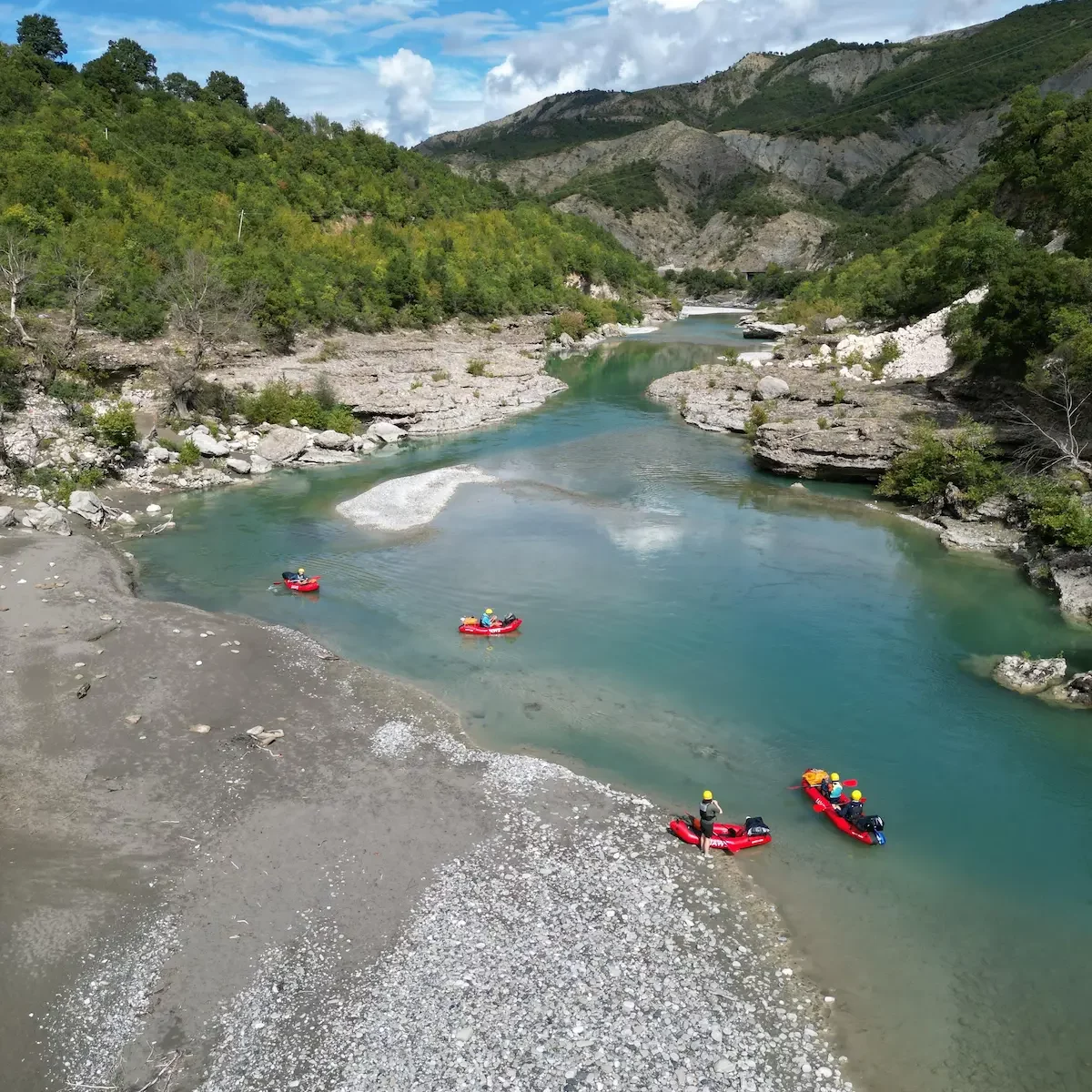 Expédition de 4 à 5 jours en packraft avec nuits en bivouac en Albanie sur la rivière Vjosa