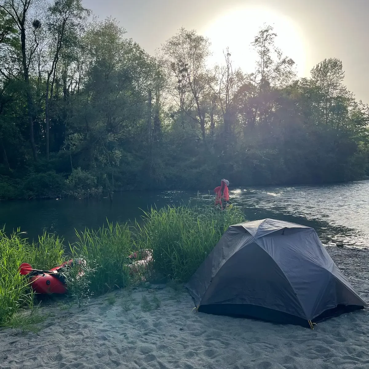 Itinérance en packraft sur deux jours avec bivouac en pleine nature dans les Pyrénées